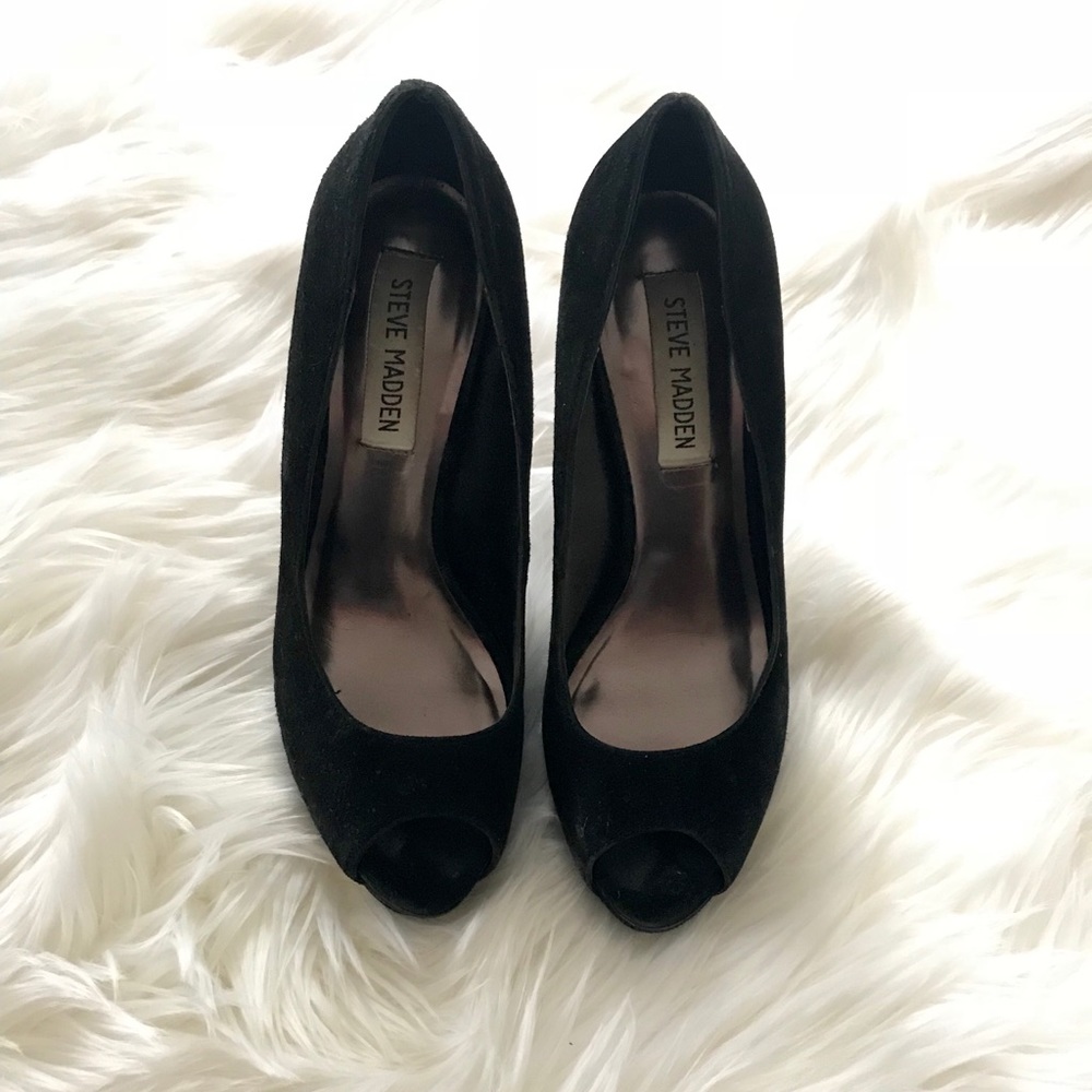Steve Madden • Suede Peep Toe Pumps